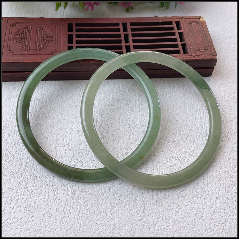 57圈口天然缅甸翡翠A货手镯冰种淡绿细圆条叮当镯玉镯子女