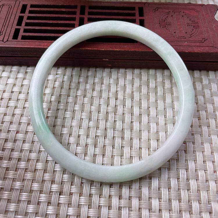 56圈口A货冰糯种飘绿细圆条手镯