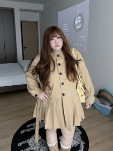 高智女·2026秋新款大码韩系休闲小众娃娃领中长款风衣百褶裙显瘦
