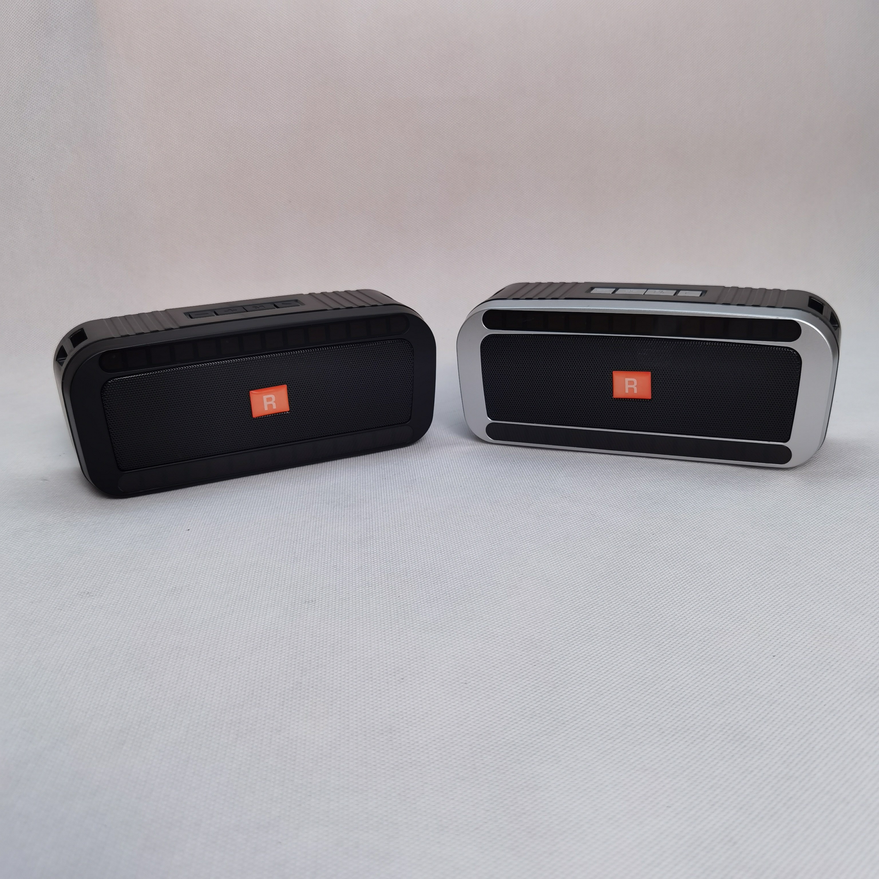 外贸炫彩蓝牙音响高音质无线小音箱家用户外低音炮七彩灯发光迷你