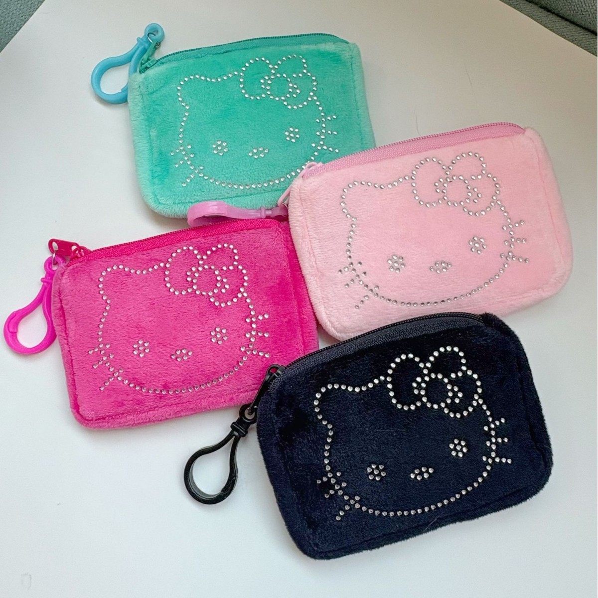 可爱卡通烫钻kt猫小众便携零钱包钥匙扣毛绒高级耳机收纳包包挂件