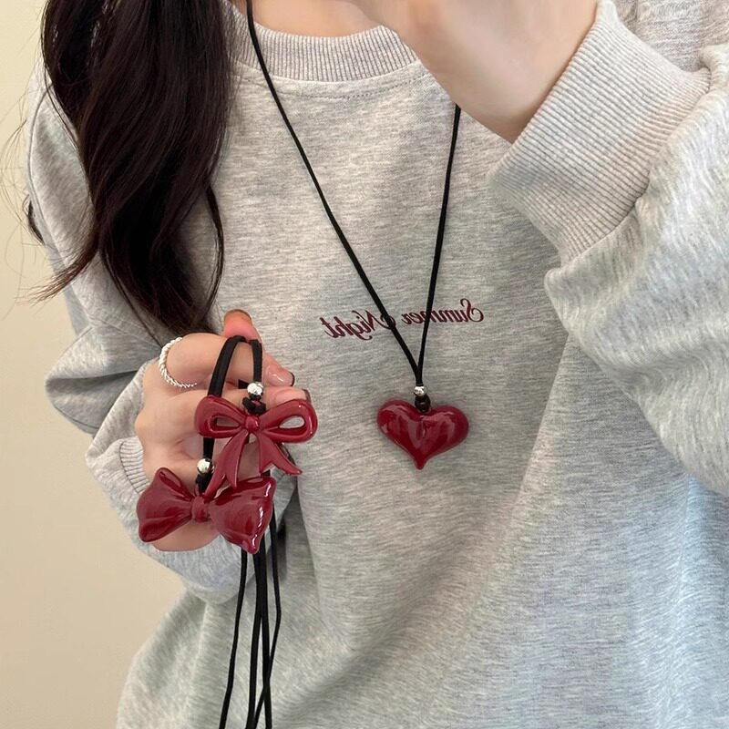 新款高级感红蝴蝶结爱心项链女长