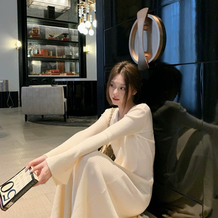 收腰针织连衣裙PY7C364199 V领长袖 诺华NovaBloom 早春韩系喇叭袖