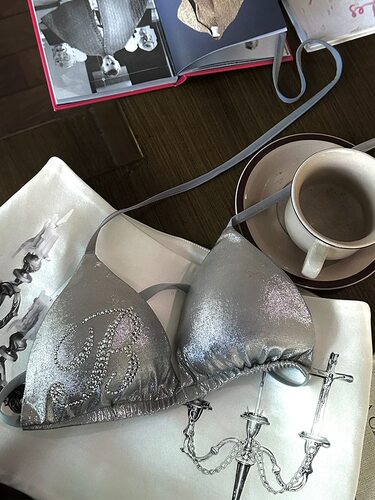 Common in 0120银色闪钻字母挂脖比基尼内衣内搭小众设计美背文胸