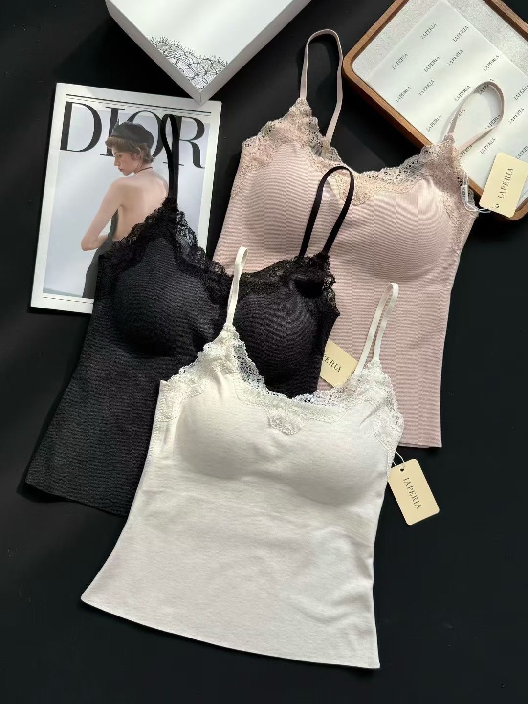 LP新款蕾丝热能蚕丝保暖吊带花边细肩带中长款美背背心固定杯