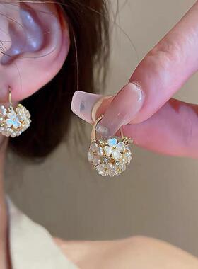 925银针轻奢小众设计感贝壳花球耳环女ins潮网红同款繁花耳钉耳饰