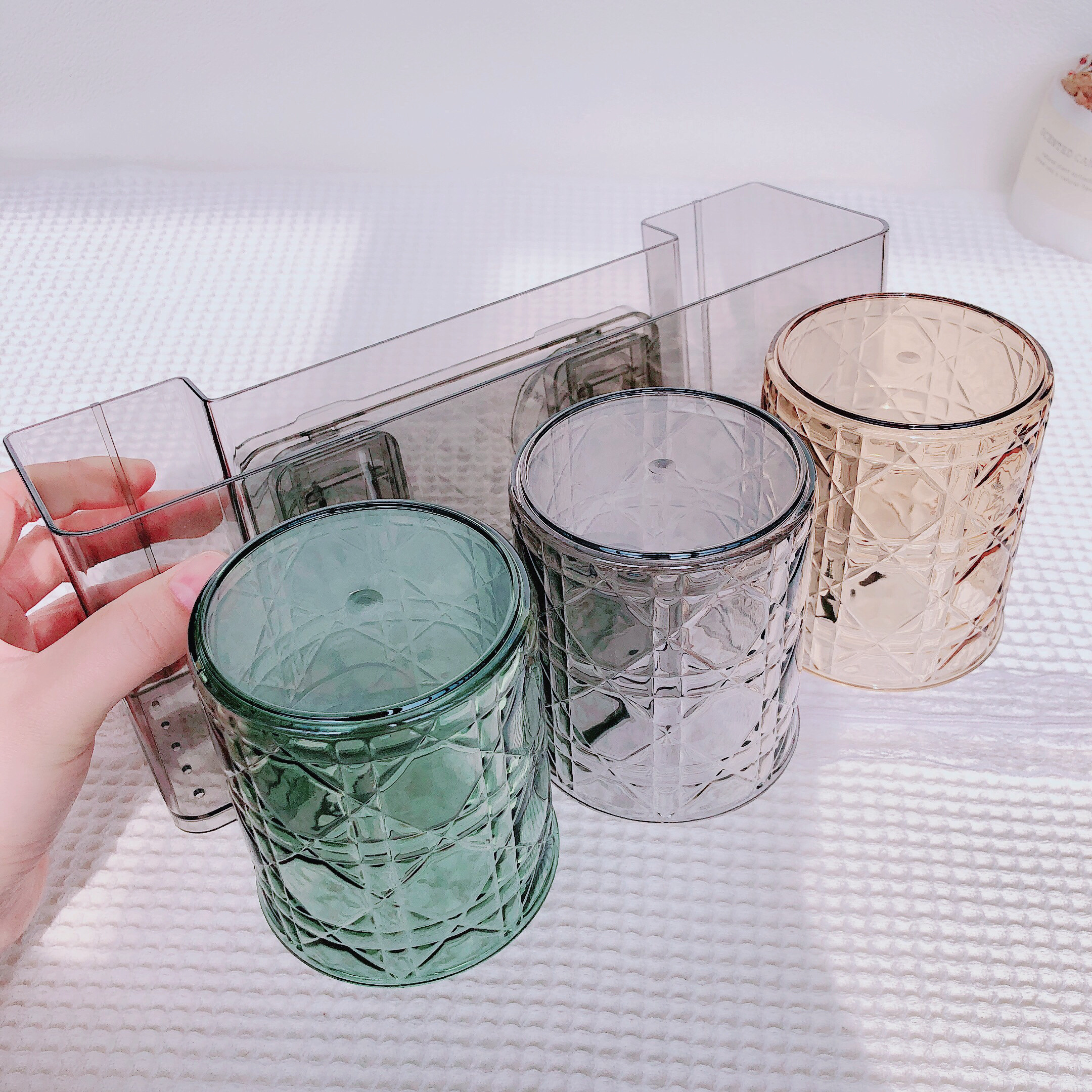 卫生间壁挂吸盘牙刷漱口杯置物架套装藤格纹漱口杯三个装免打孔