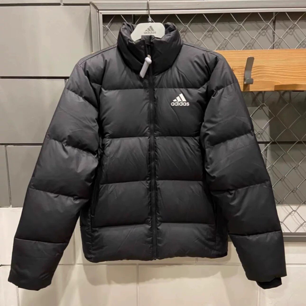 阿迪达斯Adidas男女款运动休闲加厚立领保暖外套短款羽绒服GV5350