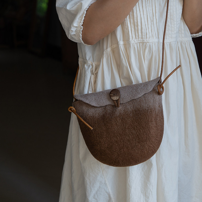 轲人羊毛毡手工包单肩斜跨包栗子文艺复古女包纯手工包休闲手机包,箱包皮具/热销女包/男包,通用款女包,淘宝优惠券,粉丝福利购,淘宝优惠卷