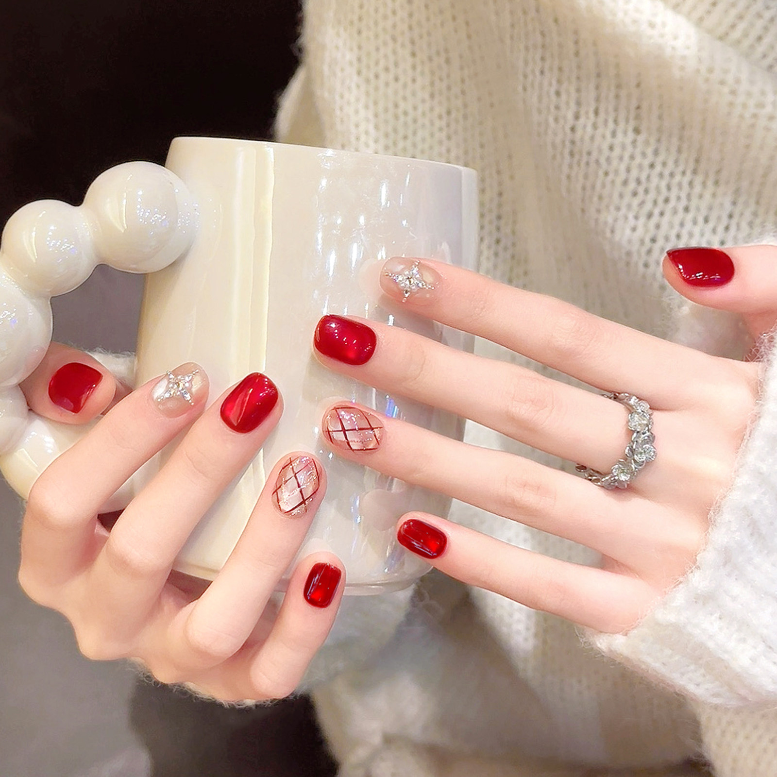 云皙菱格红色猫眼手工穿戴甲2026新年美甲秋冬高级感短款指甲贴片,彩妆/香水/美妆工具,穿戴甲/甲片,淘宝优惠券,粉丝福利购,淘宝优惠卷