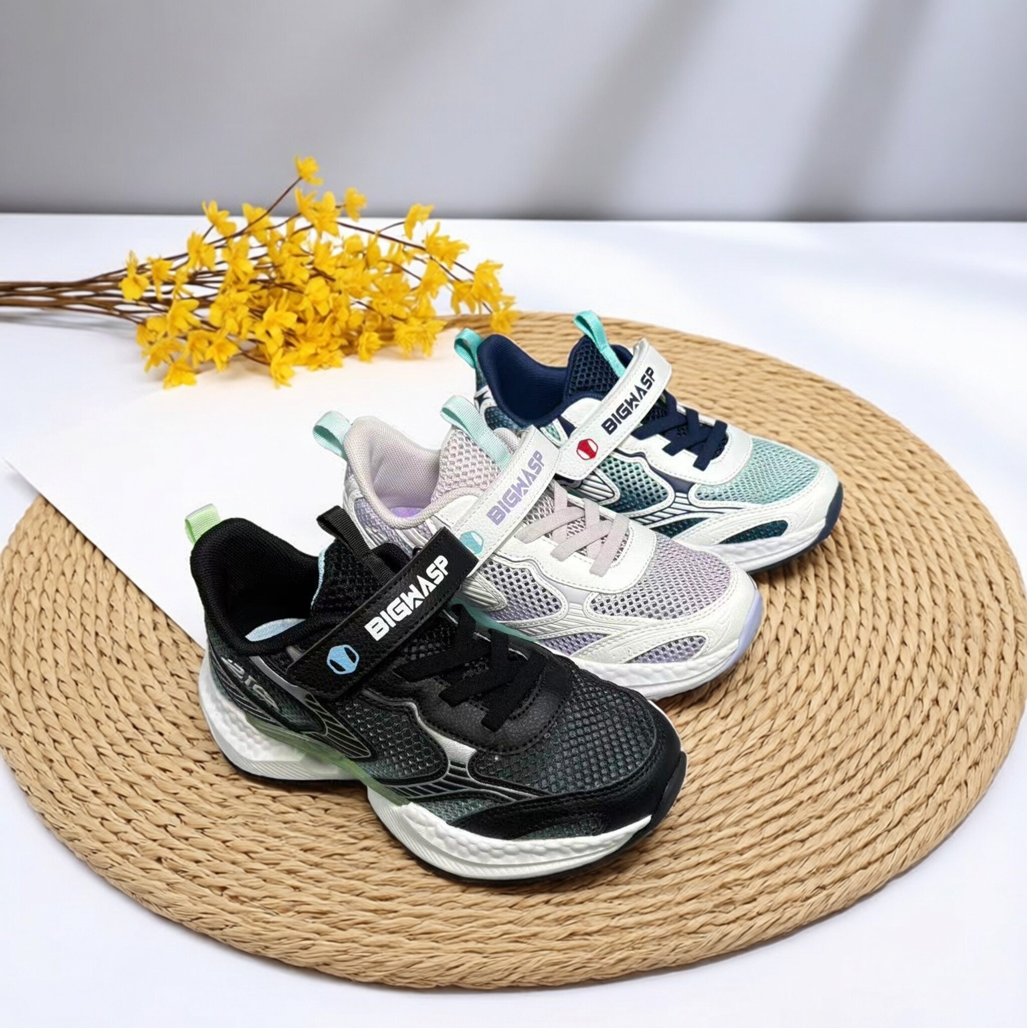 大黄蜂2025夏季大网眼男女童运动鞋透气魔术贴轻便减震跑步鞋