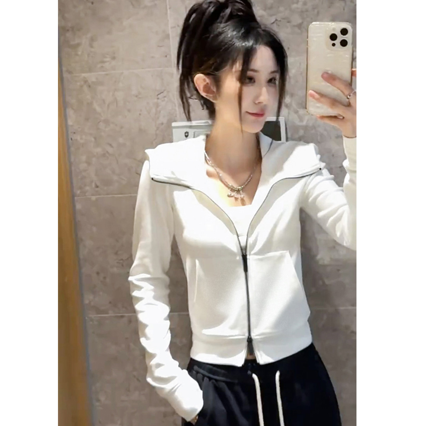 德绒上衣女加绒保暖连帽开衫修身卫衣女秋冬拉链运动外套白色短款