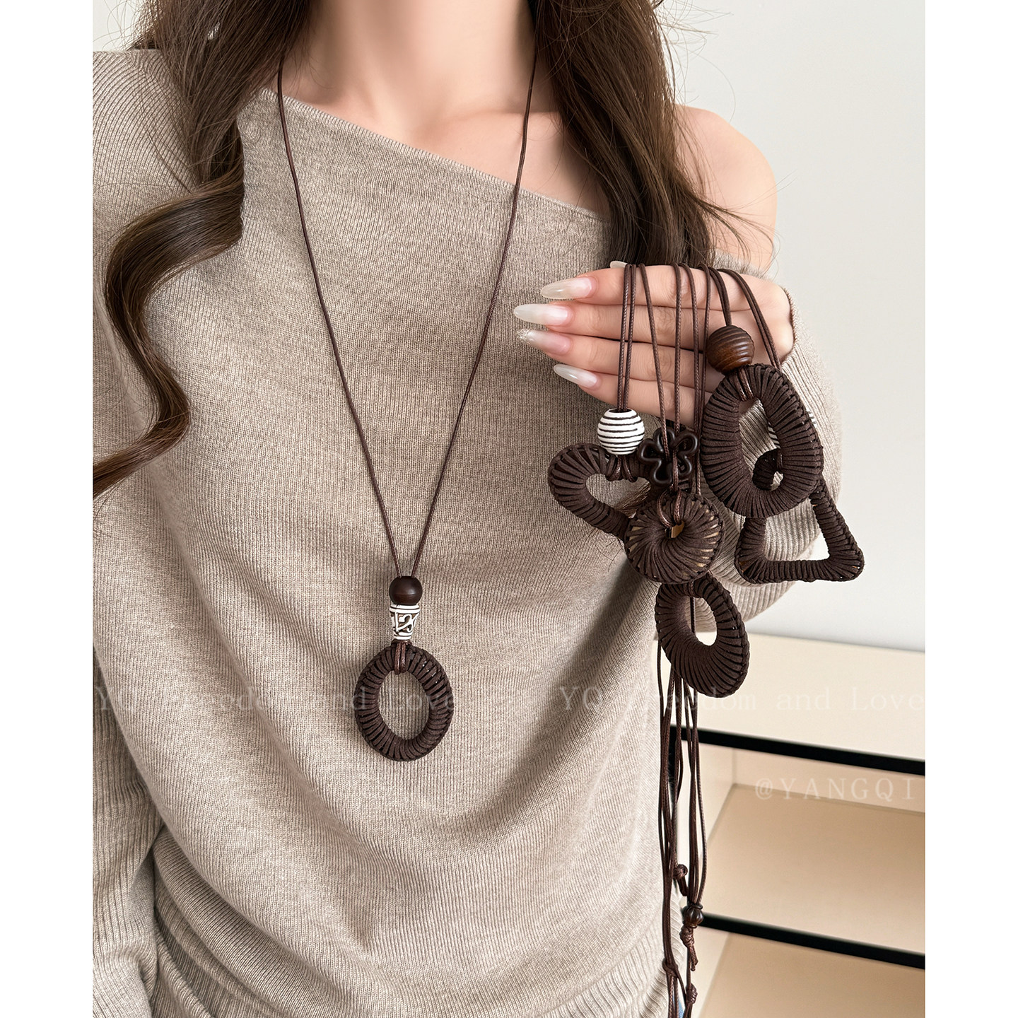 韩国镂空爱心吊坠绒绳编织项链女秋冬复古长款毛衣链2025新款配饰