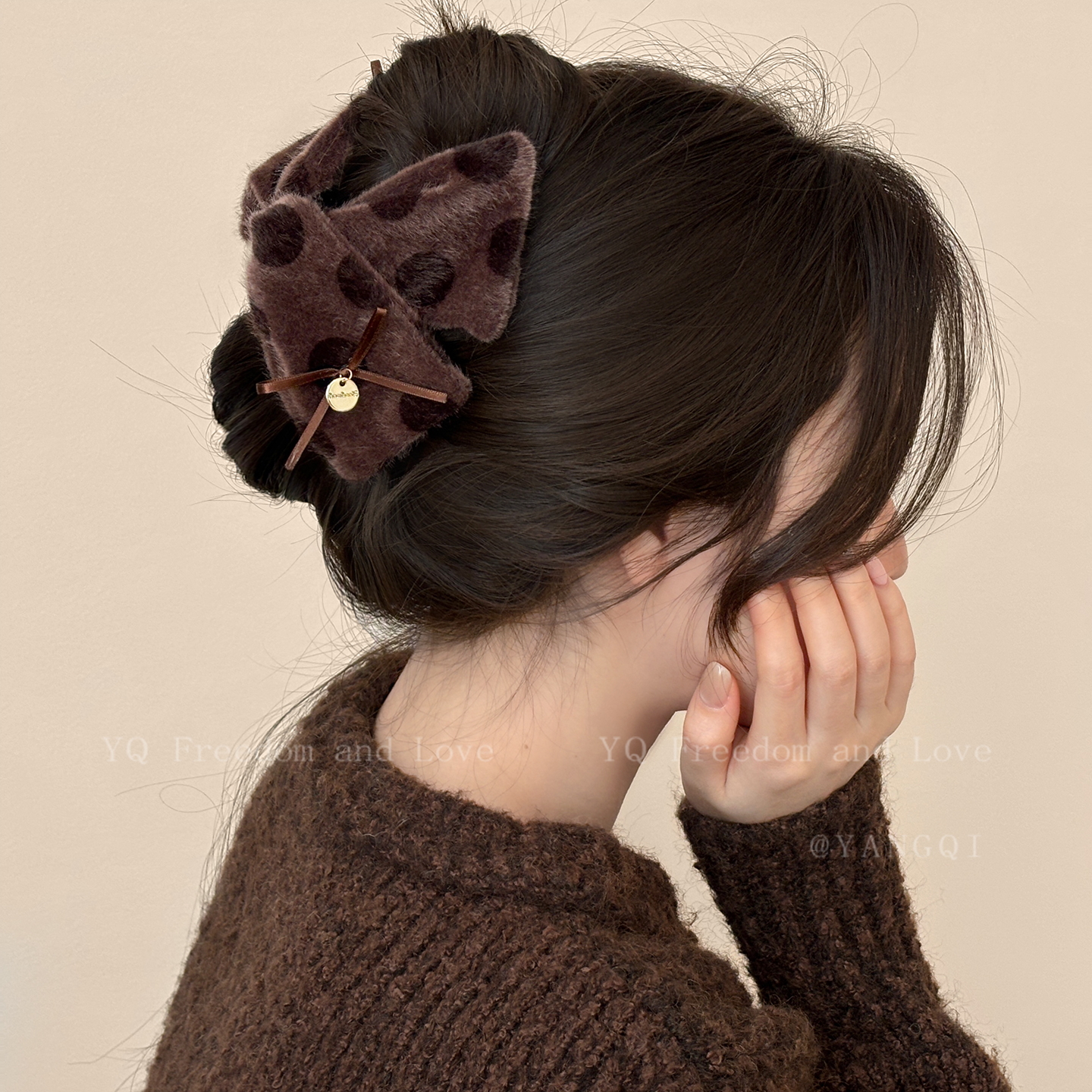 波点毛绒三角抓夹女鲨鱼夹2025新款饱满后脑勺大号盘发夹秋冬发饰