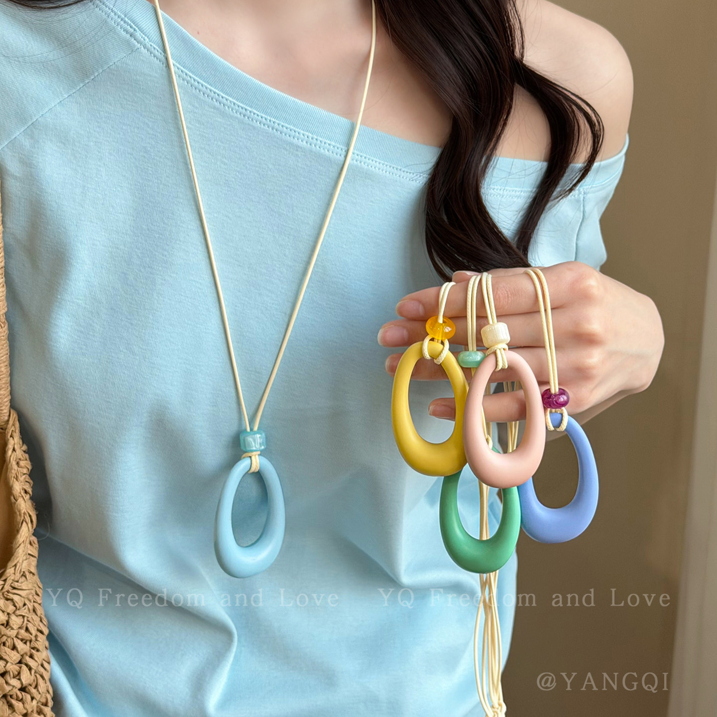 春夏多巴胺蓝色镂空水滴吊坠项链女小众百搭高级感锁骨链长款配饰