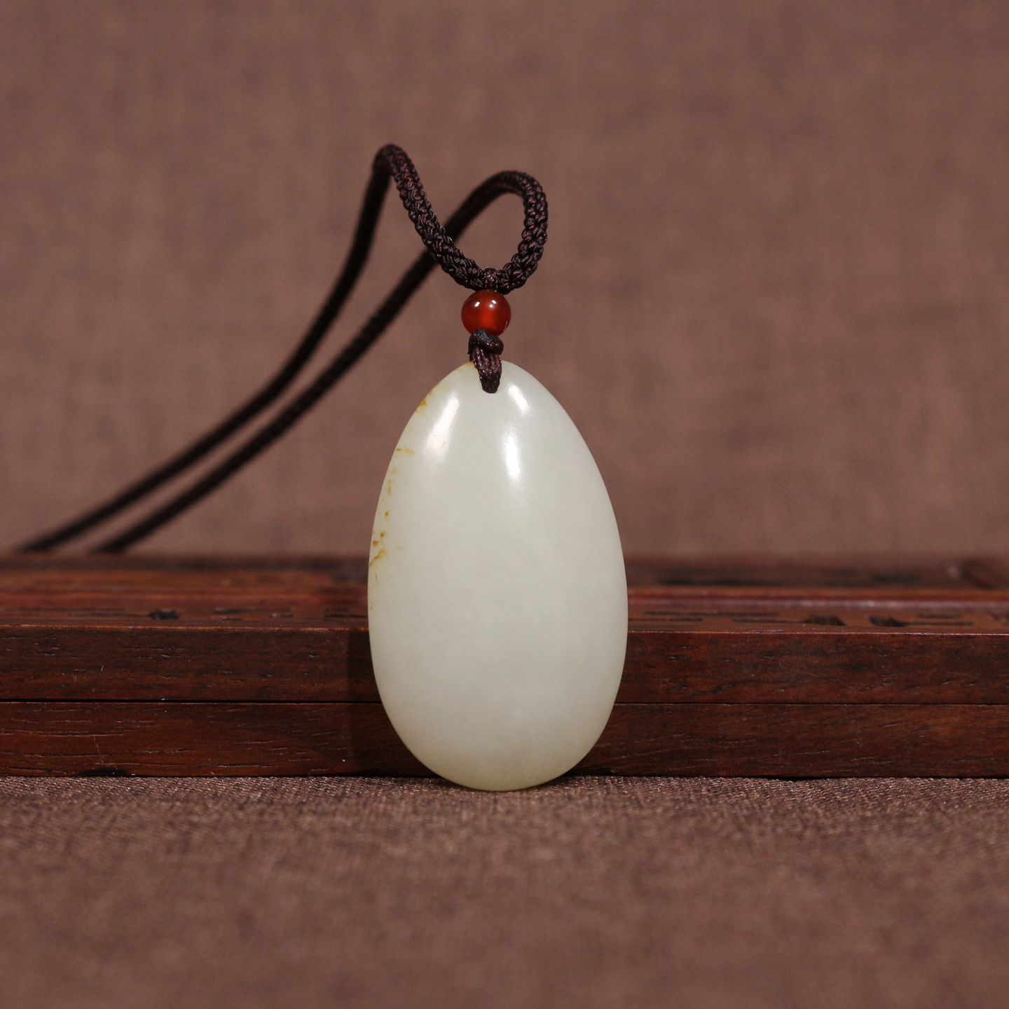 新疆和田白玉籽料水滴吊坠 洒金皮男女挂件 玉质细腻油润平安圆满