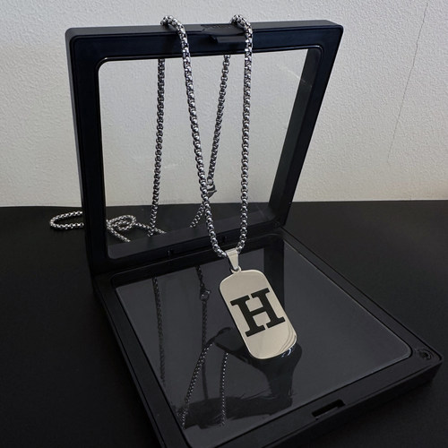 钛钢不掉色H字母方牌吊坠项链