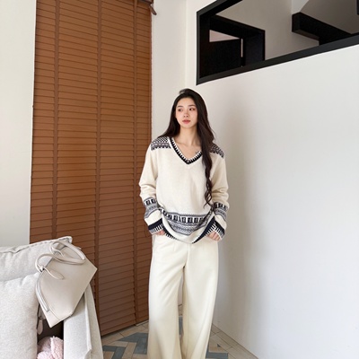 摩拉维亚丨100山羊绒丨民族风提花V领柔软松弛感羊绒衫-MY6380
