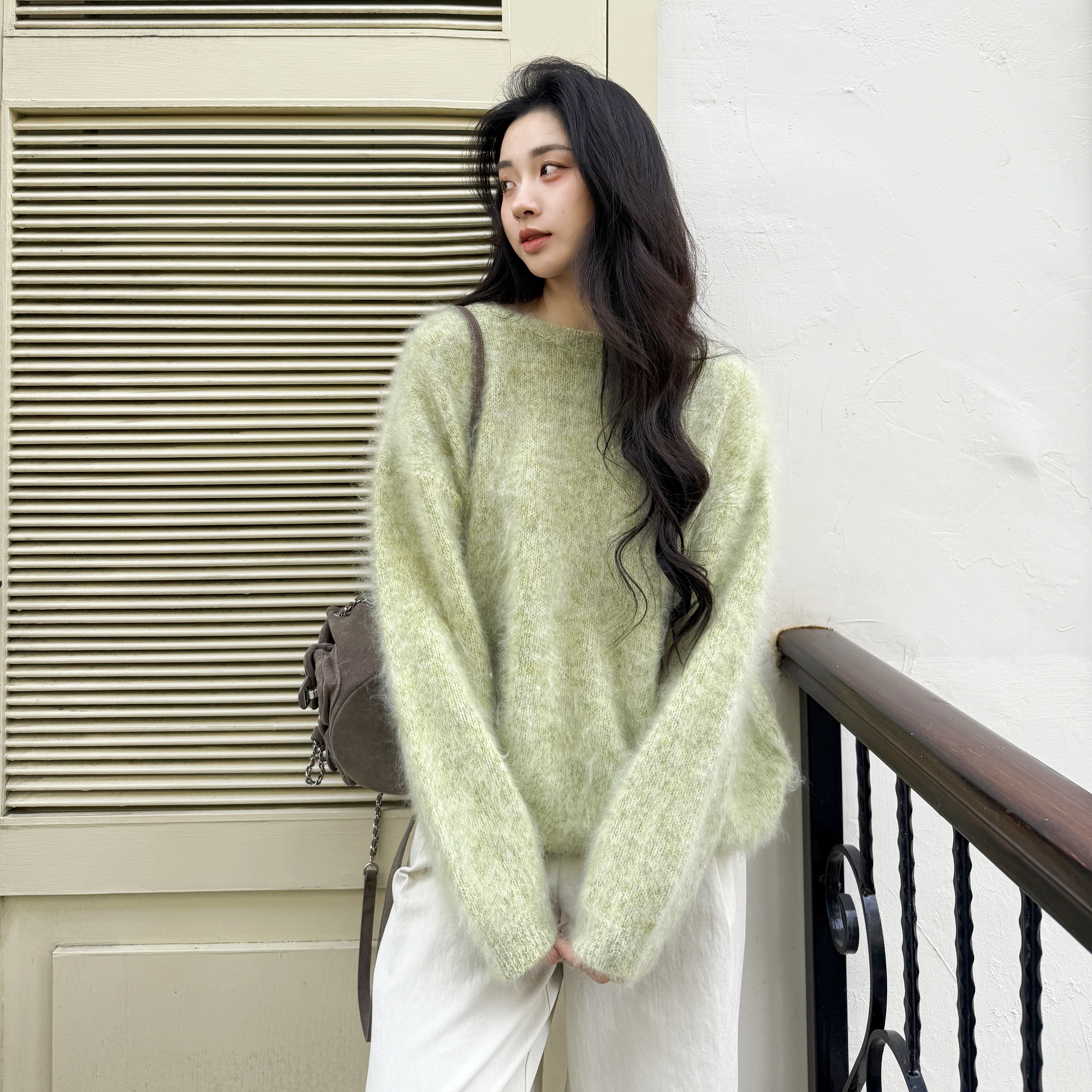 十一月软雾丨100山羊绒成衣拉毛丨珠片花纱丨圆领羊绒衫-MY6392