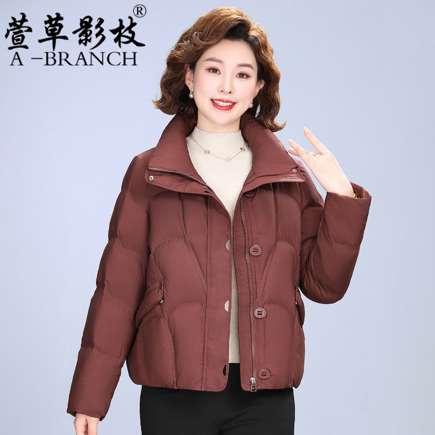 中年妈妈羽绒服女款2025新款短款冬季小个子羽绒外套女白鸭绒上衣