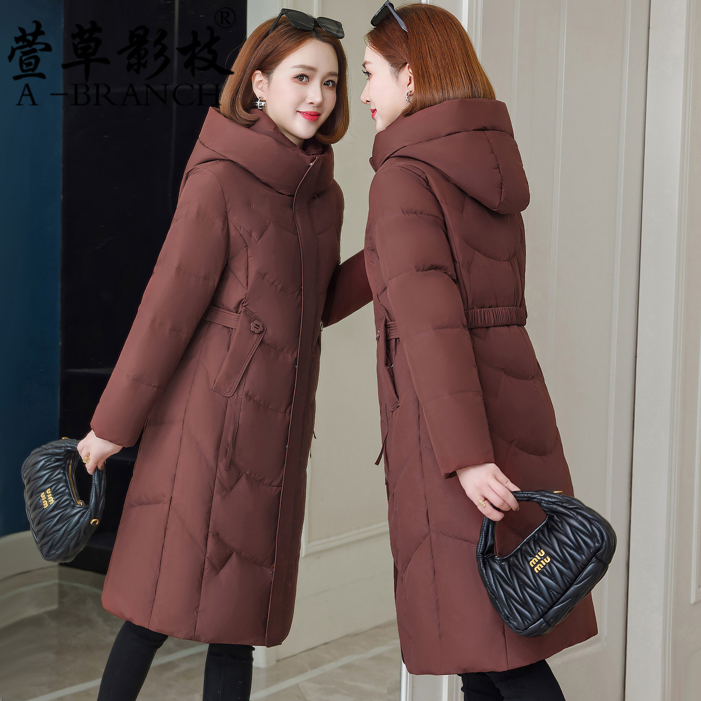 妈妈冬装羽绒服2025新款中老年洋气休闲女白鸭绒百搭防寒加厚外套