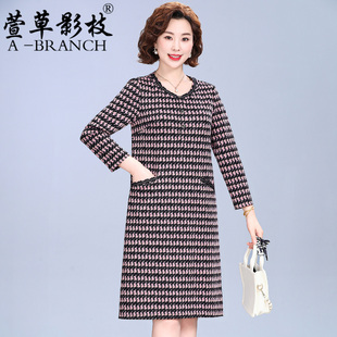 中年女小香风连衣裙洋气中长款2025秋冬新款大码显瘦妈妈遮肚裙子