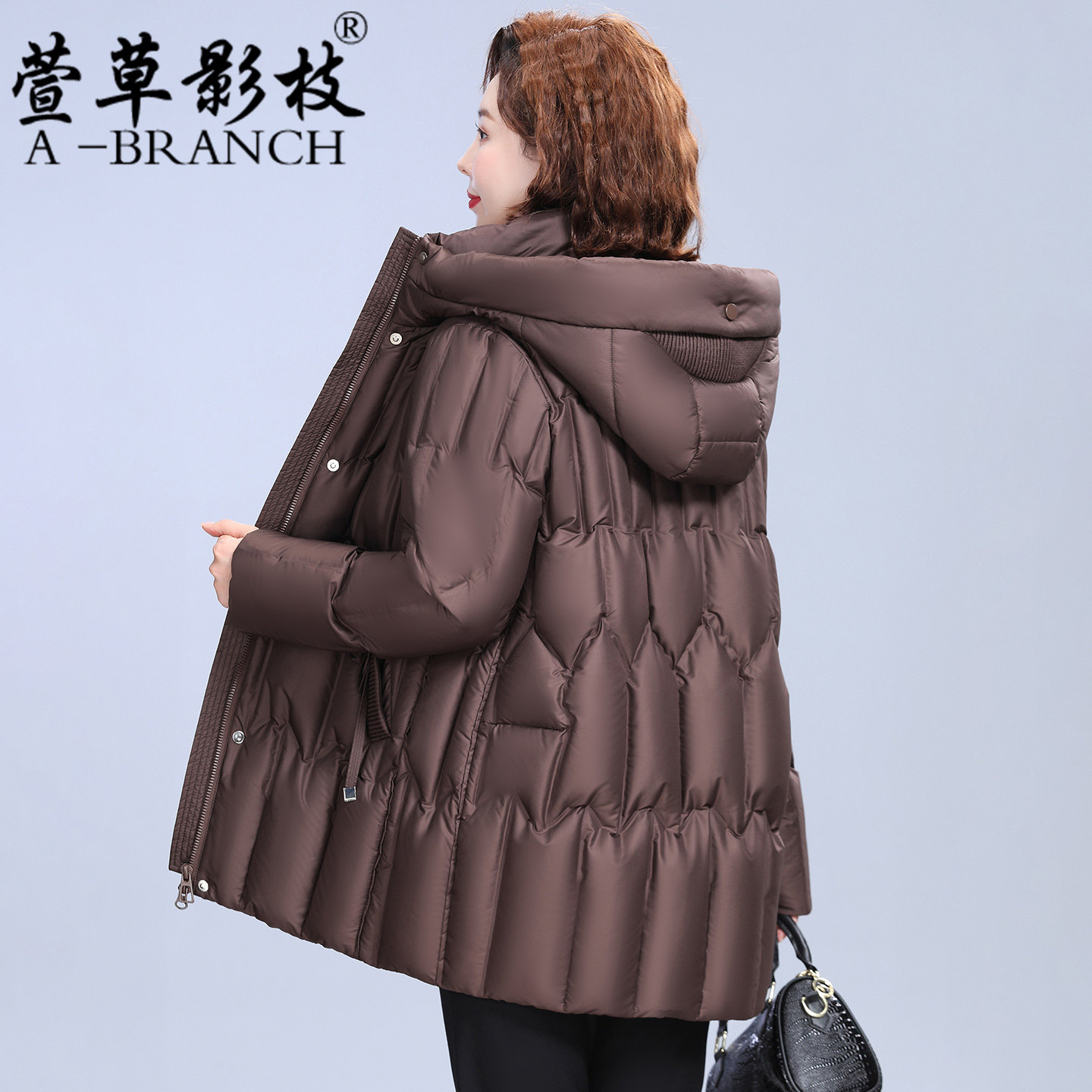 妈妈羽绒服女冬装2025新款时尚宽松高贵夫人白鸭绒中老年加厚外套