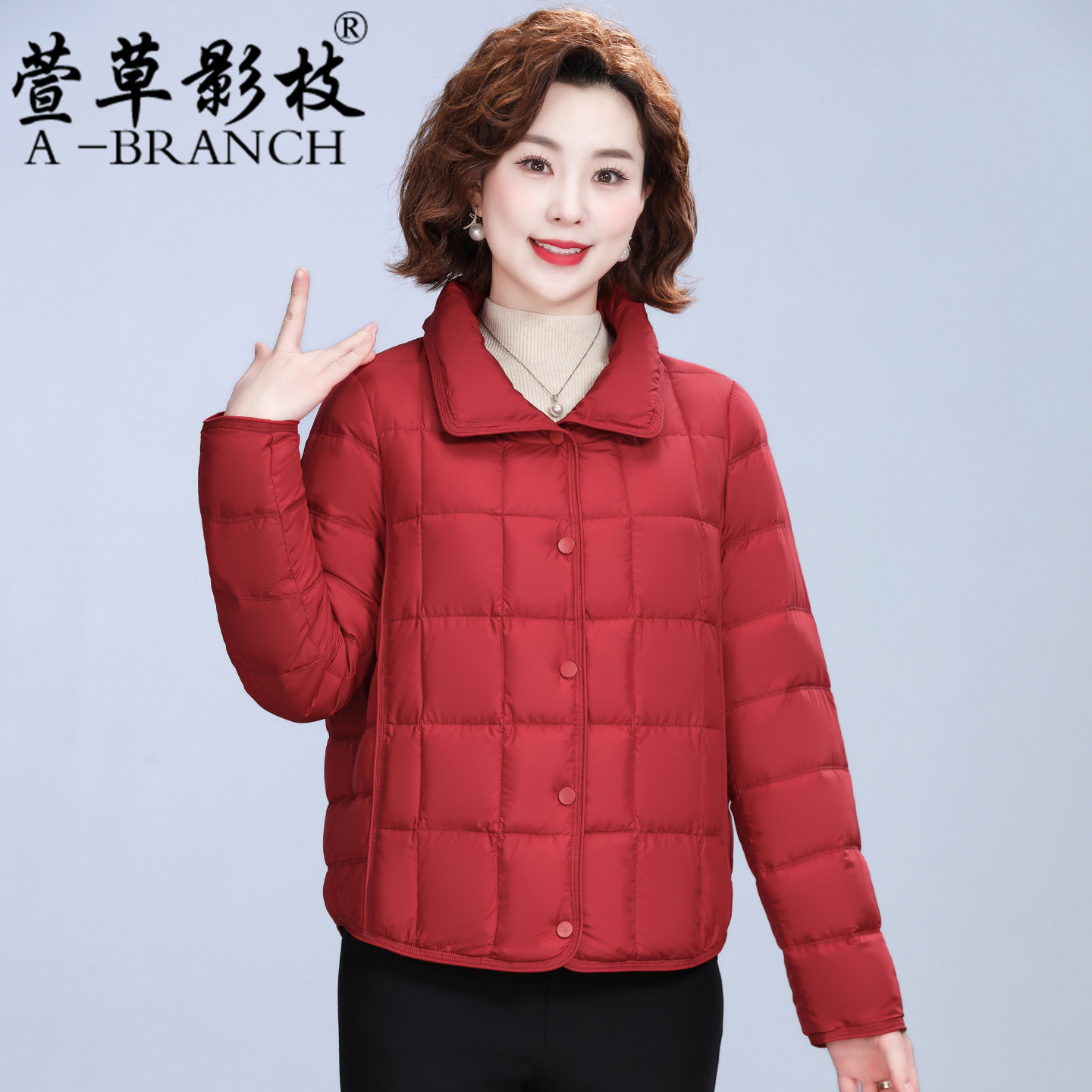 妈妈轻薄款羽绒服女气质短款2025新款中老年秋冬季白鸭绒洋气外套