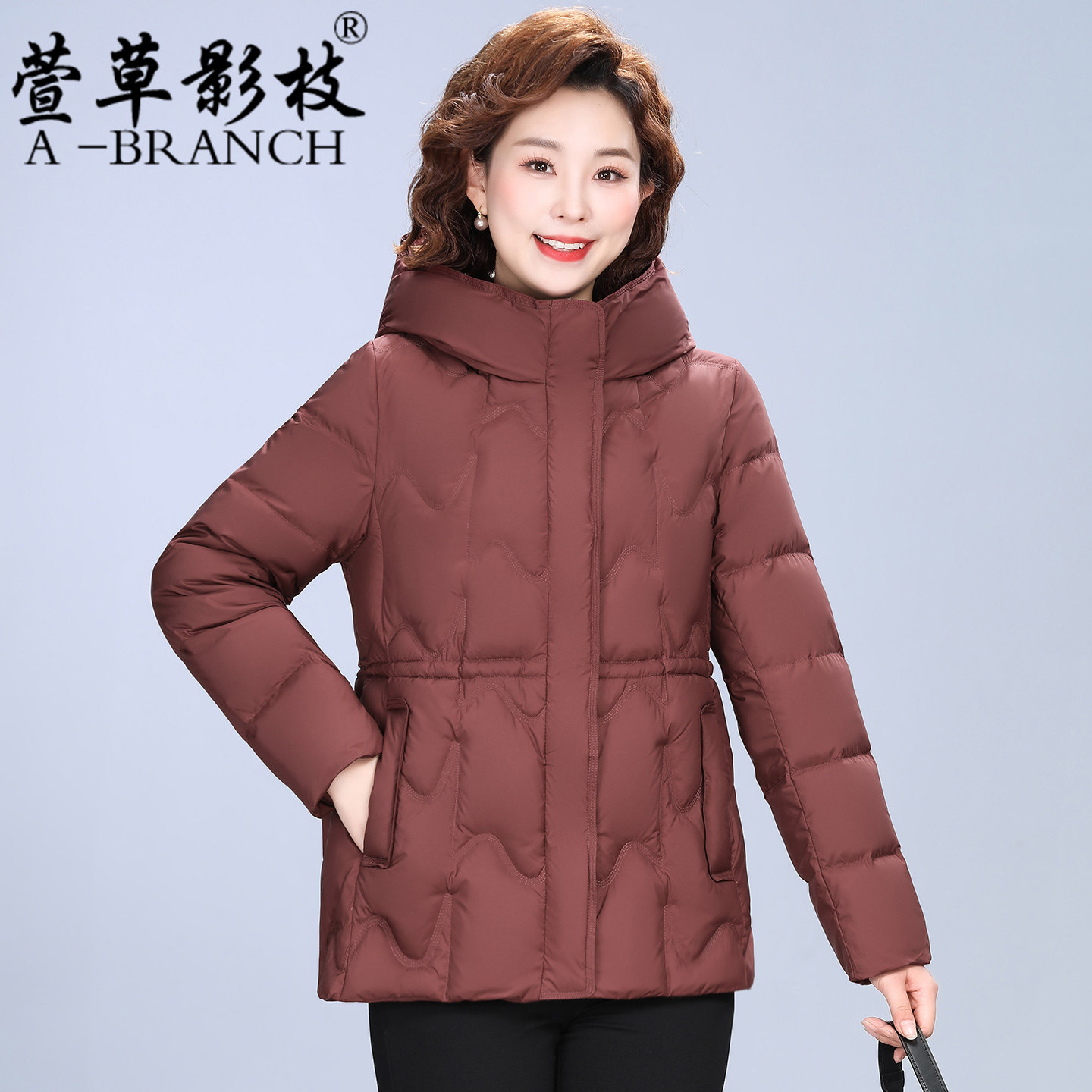 中老年羽绒服女士保暖白鸭绒2025年新款洋气小个子妈妈秋冬装外套