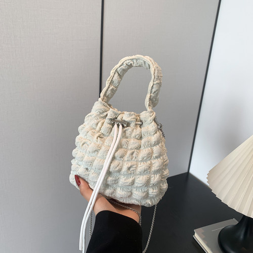 芊舒祺水桶包褶皱小时尚