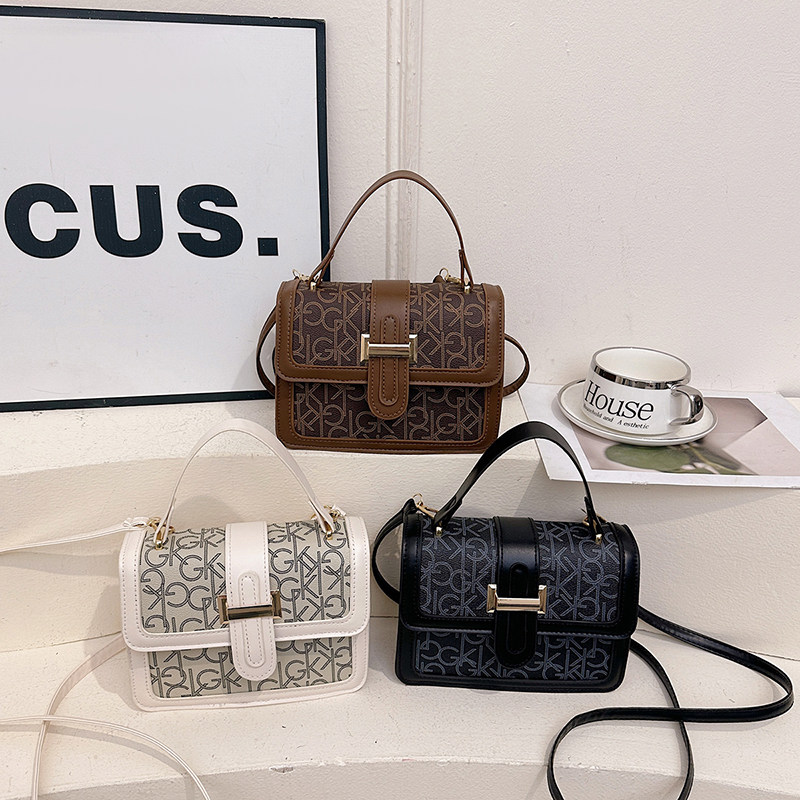 芊舒祺2026新款时尚百搭字母休闲小方包女欧美车缝线手提斜挎包,箱包皮具/热销女包/男包,小方包,淘宝优惠券,粉丝福利购,淘宝优惠卷