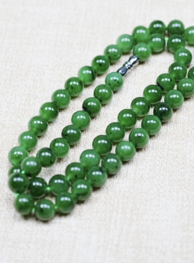 夜雨染成天水碧。天然老坑俄碧玉8毫米阳绿苹果绿项链 有黑点配证