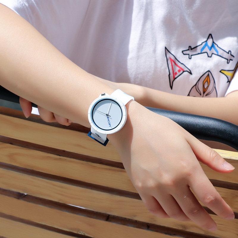 snoopy史努比手表女ins简约气质学生小众初高中手表男情侣石英表