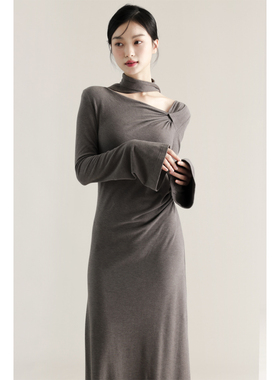 apa studio复古冬日【毕业舞会】秋冬法式挂脖镂空内搭打底连衣裙