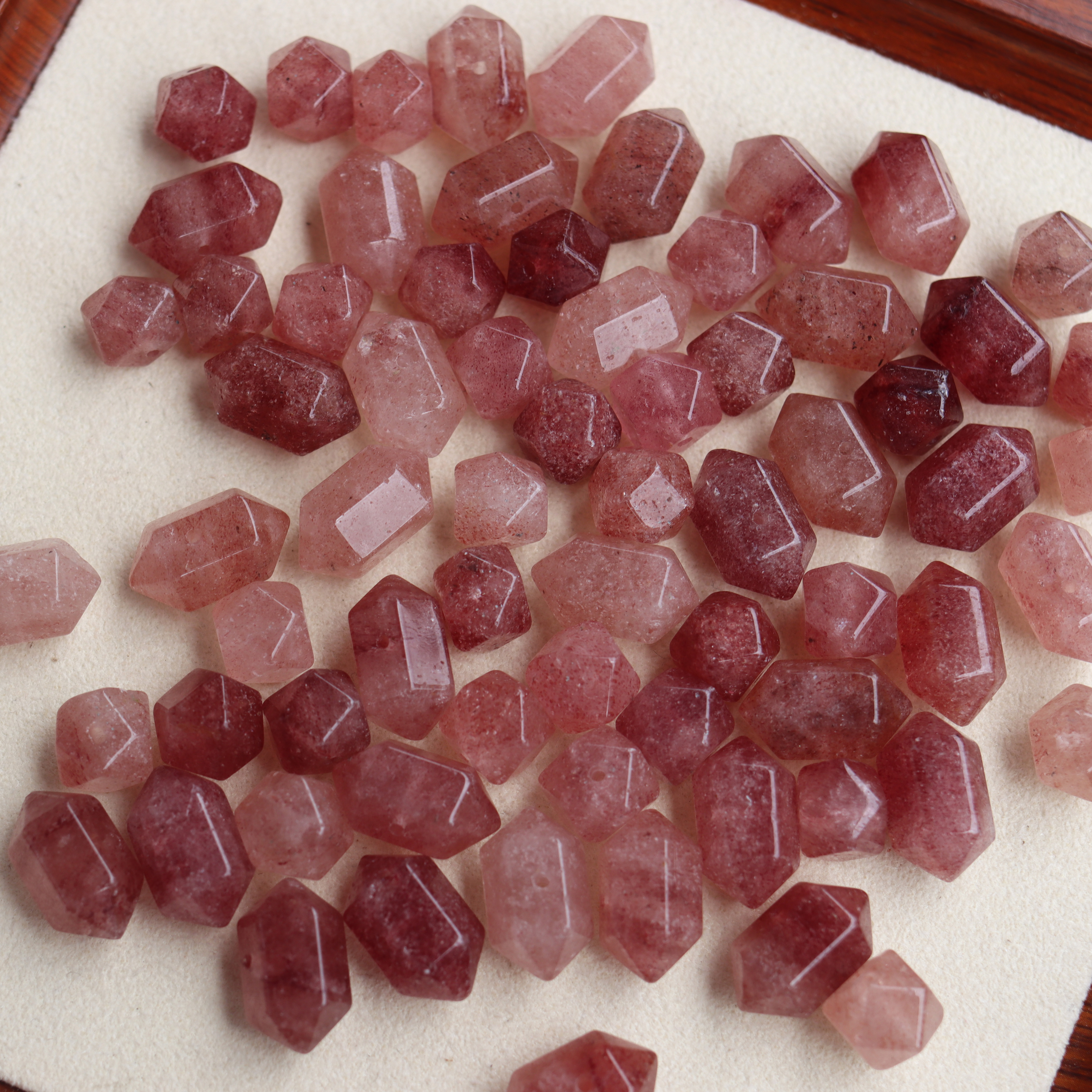 天然原矿红草莓晶双尖随形切散珠