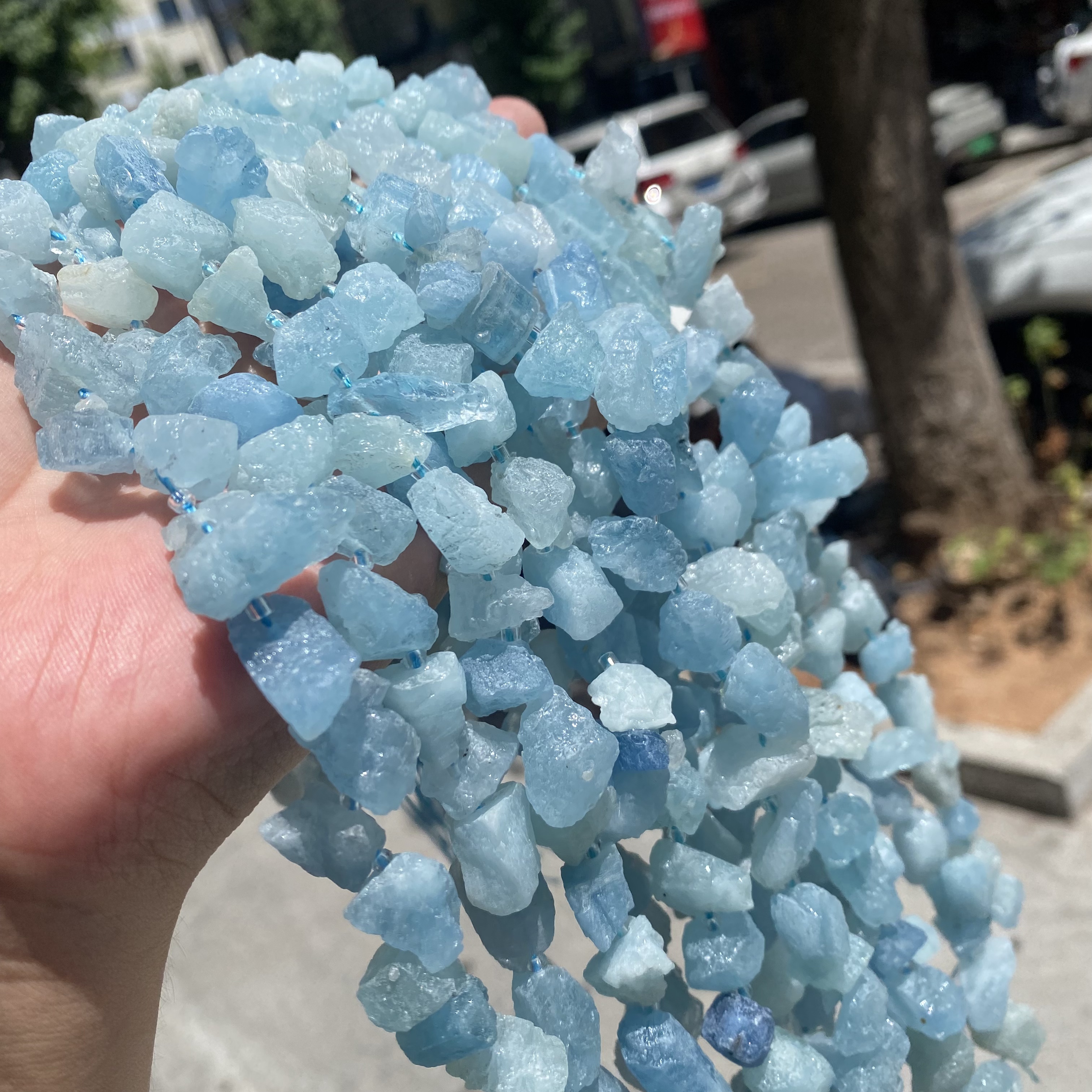 天然海蓝宝原石随形碎石散珠子