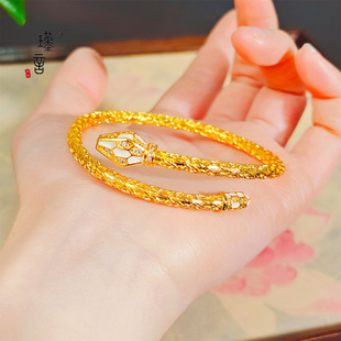 2025新款古法沙金珐琅彩镶钻花丝灵蛇手镯生肖蛇亮面蛇形开口镯子