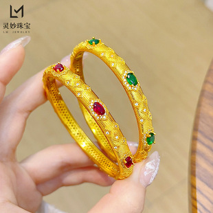 2025新款金店同款沙金拉丝点钻红宝绿宝卡扣手镯女宫廷复古手环