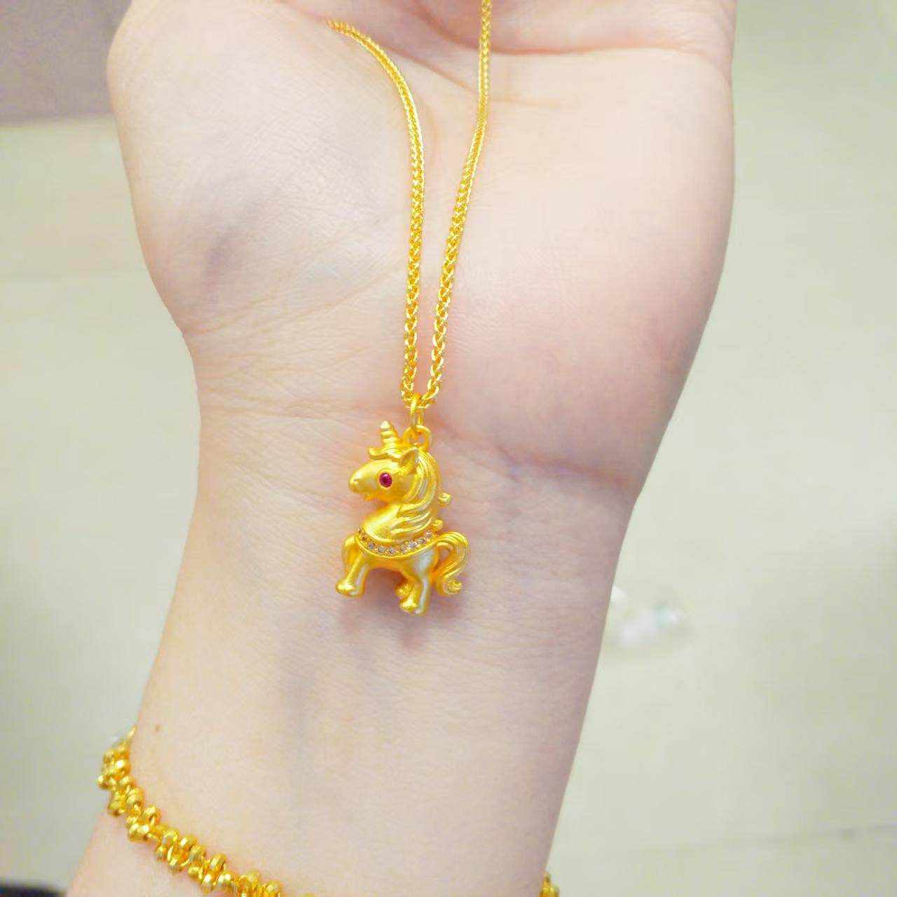 黄金色沙金点钻小萌马吊坠本命年十二生肖小马项链女款气质锁骨链