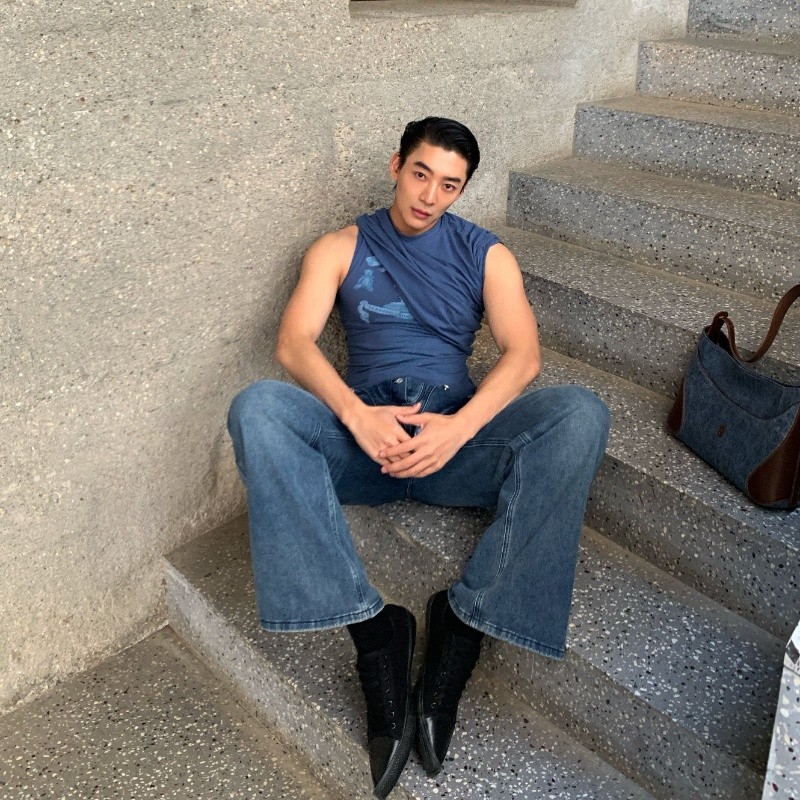 深蓝色汗背心解构风短袖T恤