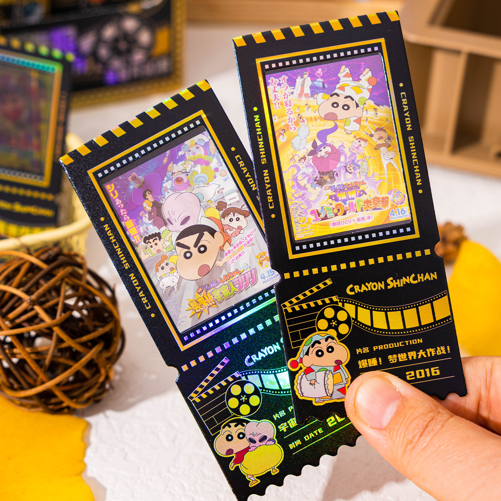 蜡笔小新电影海报反转胶片书签挂件正版授权收藏卡牌端盒30款图案不重复动漫周边明信片创意学生文具生日礼物