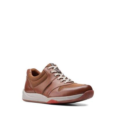 其乐休闲风棕色皮质拼接透气板鞋