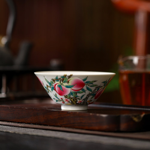 手绘粉彩八桃五福品茗斗笠杯