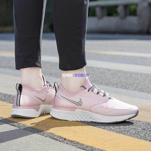 耐克女子防水缓震运动跑鞋