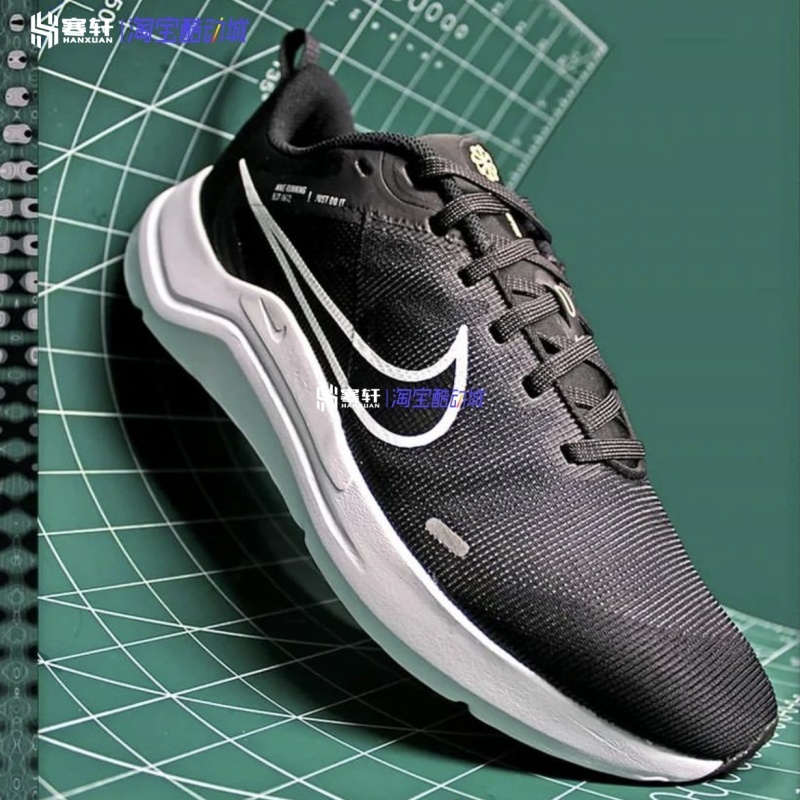 耐克轻便舒适运动减震跑步鞋