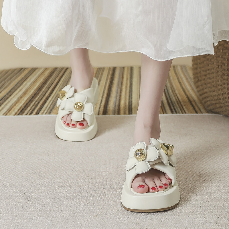 真皮交叉绑带花朵凉拖女2025夏季新款厚底增高百搭一字拖鞋女外穿