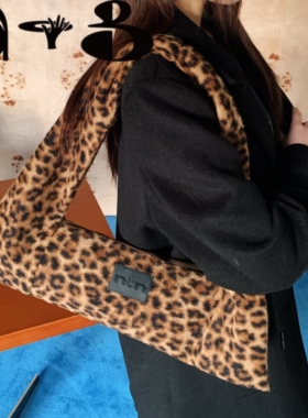 ALLGOODGOODS nin90s美式复古豹纹法棍包秋冬毛绒腋下包单肩Hobo