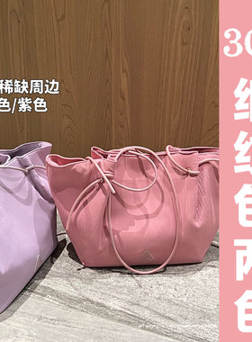 健身/通勤上班/买菜/旅游。3CE条纹托特包