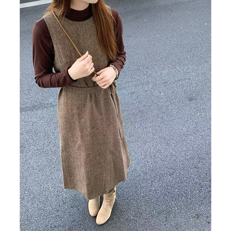 CoMo 背心绑带连衣裙2025年新款外搭叠穿无袖中长毛衣裙87718