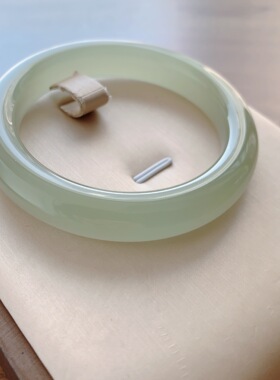 52.3圈口晴水色平安镯和田玉梧桐